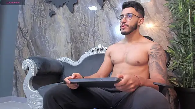 Snapshot of Liam_Kleiin chatting on February 27, 2025, 11:31 am Liam Kleiin online show from February 27, 2025, 11:31 am