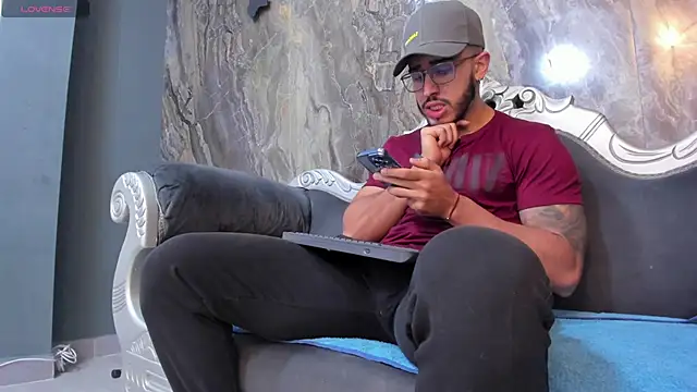 Snapshot of Liam_Kleiin chatting on March 22, 2025, 11:32 am Liam Kleiin online show from March 22, 2025, 11:32 am