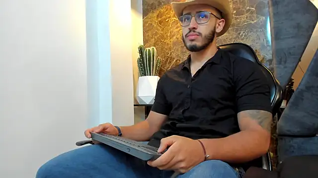 Snapshot of Liam_Kleiin chatting on September 18, 2025, 11:23 am Liam Kleiin online show from September 18, 2025, 11:23 am