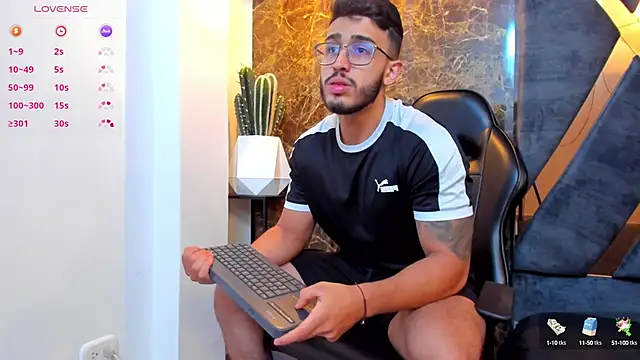 Snapshot of Liam_Kleiin chatting on September 20, 2025, 11:22 am Liam Kleiin online show from September 20, 2025, 11:22 am