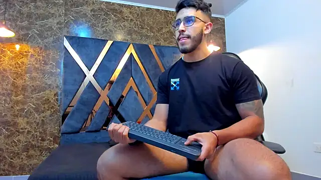 Snapshot of Liam_Kleiin chatting on September 24, 2025, 11:24 am Liam Kleiin online show from September 24, 2025, 11:24 am