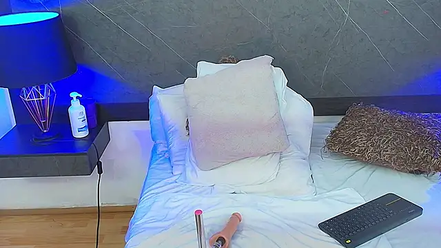 Snapshot of charlottebrowns_ chatting on February 20, 2025, 6:46 pm charlottebrowns  online show from February 20, 2025, 6:46 pm