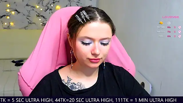 Snapshot of me__hanna chatting on March 6, 2025, 1:37 am me hanna online show from March 6, 2025, 1:37 am