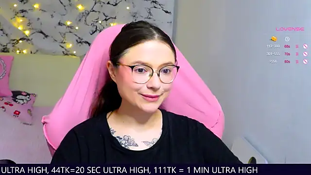 Snapshot of me__hanna chatting on March 6, 2025, 11:42 pm me hanna online show from March 6, 2025, 11:42 pm