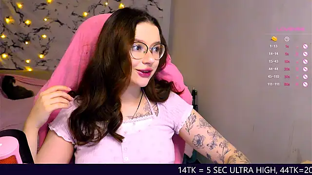 Snapshot of me__hanna chatting on March 17, 2025, 11:43 pm me hanna online show from March 17, 2025, 11:43 pm