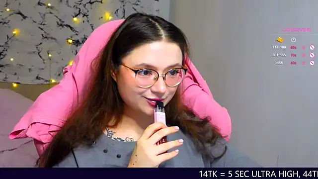 Snapshot of me__hanna chatting on March 20, 2025, 10:18 pm me hanna online show from March 20, 2025, 10:18 pm