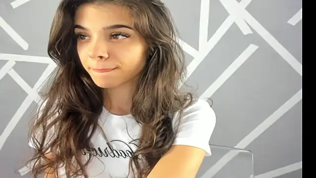 Snapshot of BabyAylin chatting on December 3, 2024, 5:20 am BabyAylin online show from December 3, 2024, 5:20 am