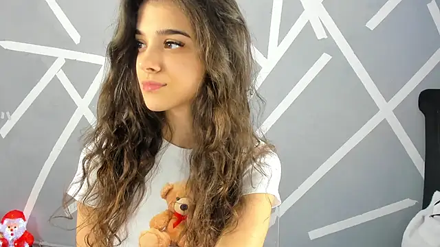 Snapshot of BabyAylin chatting on December 4, 2024, 5:38 am BabyAylin online show from December 4, 2024, 5:38 am