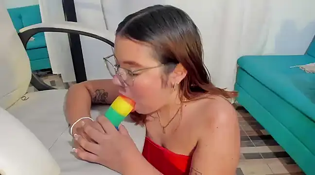 Snapshot of maddy066 chatting on March 11, 2025, 5:05 am maddy066 online show from March 11, 2025, 5:05 am