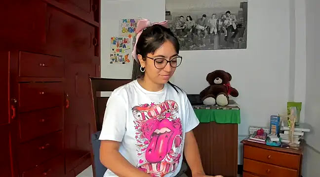 Snapshot of Isabellaa22_1 chatting on December 23, 2024, 1:45 pm Isabellaa22 1 online show from December 23, 2024, 1:45 pm