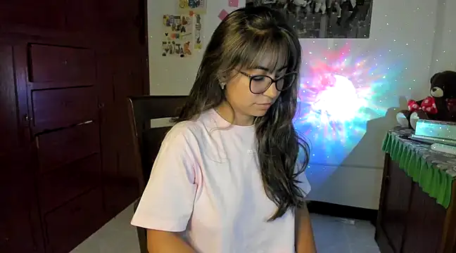 Snapshot of Isabellaa22_1 chatting on February 6, 2025, 12:43 am Isabellaa22 1 online show from February 6, 2025, 12:43 am