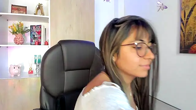 Snapshot of Isabellaa22_1 chatting on February 18, 2025, 3:21 pm Isabellaa22 1 online show from February 18, 2025, 3:21 pm