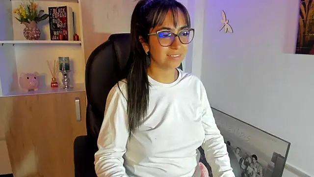 Snapshot of Isabellaa22_1 chatting on February 19, 2025, 3:06 am Isabellaa22 1 online show from February 19, 2025, 3:06 am