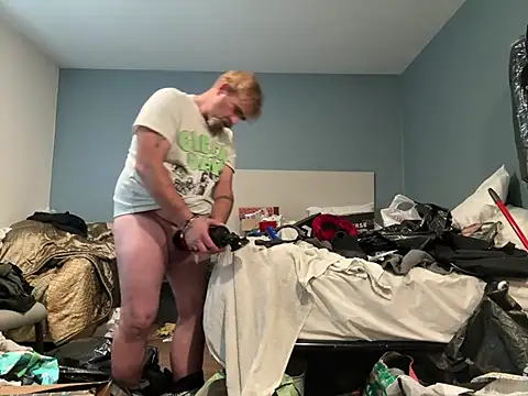 Snapshot of JakTRipr chatting on March 4, 2025, 6:29 pm JakTRipr online show from March 4, 2025, 6:29 pm