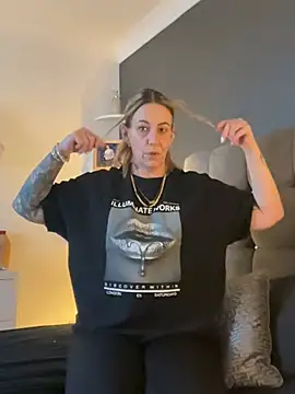 Snapshot of blondebitch2 chatting on January 14, 2025, 2:32 pm blondebitch2 online show from January 14, 2025, 2:32 pm