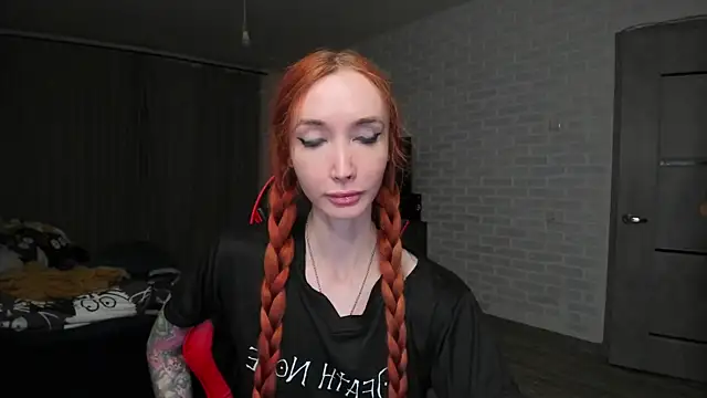 Snapshot of Roxy_Silver chatting on October 14, 2025, 4:19 pm Roxy Silver online show from October 14, 2025, 4:19 pm
