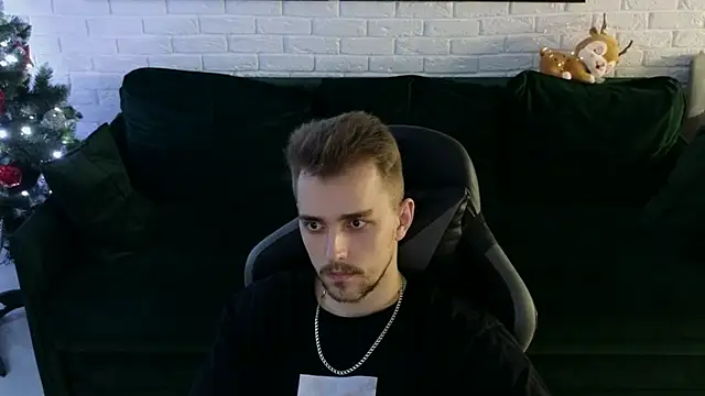 Snapshot of Larstar01 chatting on December 11, 2024, 1:58 am Larstar01 online show from December 11, 2024, 1:58 am