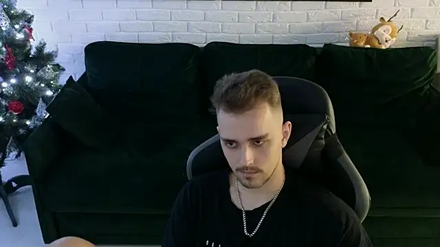 Snapshot of Larstar01 chatting on December 15, 2024, 5:02 am Larstar01 online show from December 15, 2024, 5:02 am