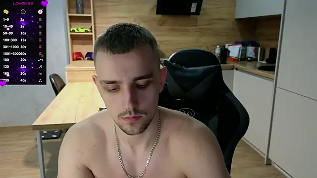 Snapshot of Larstar01 chatting on March 5, 2025, 11:38 pm Larstar01 online show from March 5, 2025, 11:38 pm