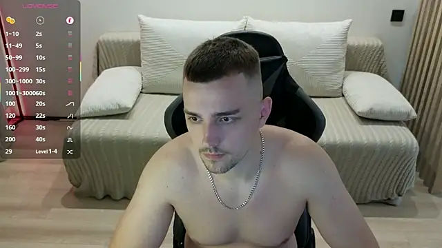 Snapshot of Larstar01 chatting on September 20, 2025, 9:05 pm Larstar01 online show from September 20, 2025, 9:05 pm