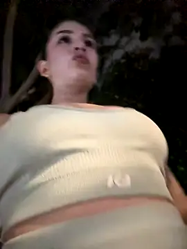 Snapshot of Mon_Cherry chatting on October 21, 2025, 12:44 am Mon Cherry online show from October 21, 2025, 12:44 am