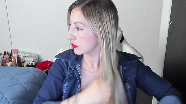 Snapshot of Andreina_Suann chatting on January 22, 2025, 11:23 am Andreina Suann online show from January 22, 2025, 11:23 am