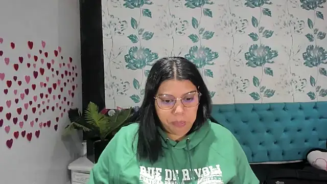 Snapshot of LindaBreeS chatting on January 28, 2025, 1:38 pm LindaBreeS online show from January 28, 2025, 1:38 pm