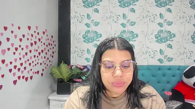 Snapshot of LindaBreeS chatting on February 6, 2025, 2:04 pm LindaBreeS online show from February 6, 2025, 2:04 pm