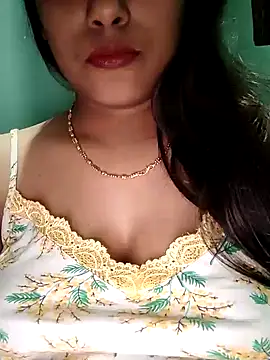 Snapshot of sexyindi_couple chatting on December 3, 2024, 2:49 pm sexyindi couple online show from December 3, 2024, 2:49 pm