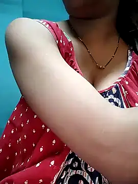 Snapshot of sexyindi_couple chatting on January 4, 2025, 5:26 pm sexyindi couple online show from January 4, 2025, 5:26 pm