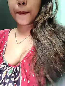 Snapshot of sexyindi_couple chatting on February 2, 2025, 7:52 am sexyindi couple online show from February 2, 2025, 7:52 am