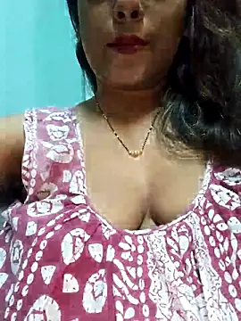 Snapshot of sexyindi_couple chatting on February 13, 2025, 5:33 pm sexyindi couple online show from February 13, 2025, 5:33 pm