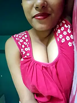 Snapshot of sexyindi_couple chatting on October 16, 2025, 5:08 am sexyindi couple online show from October 16, 2025, 5:08 am