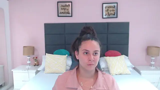 Snapshot of MadisonJenner chatting on January 11, 2025, 5:31 am MadisonJenner online show from January 11, 2025, 5:31 am