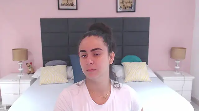 Snapshot of MadisonJenner chatting on January 12, 2025, 11:28 am MadisonJenner online show from January 12, 2025, 11:28 am