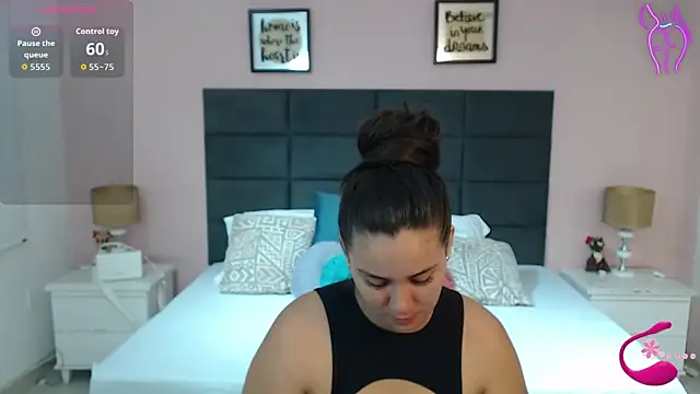 Snapshot of MadisonJenner chatting on October 6, 2025, 11:29 am MadisonJenner online show from October 6, 2025, 11:29 am