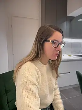 Snapshot of HotXMom chatting on January 16, 2025, 4:38 am HotXMom online show from January 16, 2025, 4:38 am