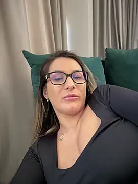 Snapshot of HotXMom chatting on February 18, 2025, 11:11 am HotXMom online show from February 18, 2025, 11:11 am