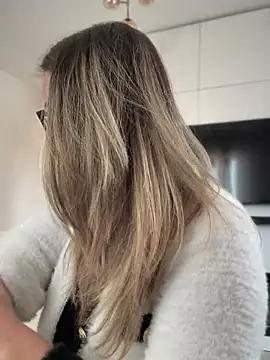 Snapshot of HotXMom chatting on March 6, 2025, 7:57 am HotXMom online show from March 6, 2025, 7:57 am