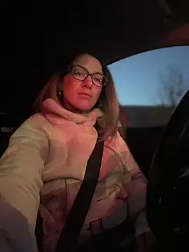 Snapshot of HotXMom chatting on March 7, 2025, 4:13 am HotXMom online show from March 7, 2025, 4:13 am