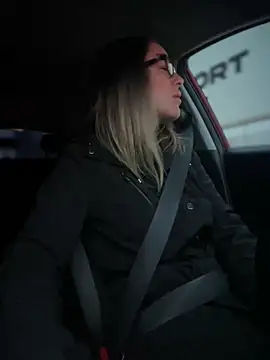 Snapshot of HotXMom chatting on March 12, 2025, 4:30 am HotXMom online show from March 12, 2025, 4:30 am