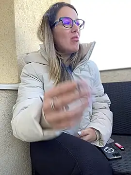 Snapshot of HotXMom chatting on March 22, 2025, 7:25 am HotXMom online show from March 22, 2025, 7:25 am