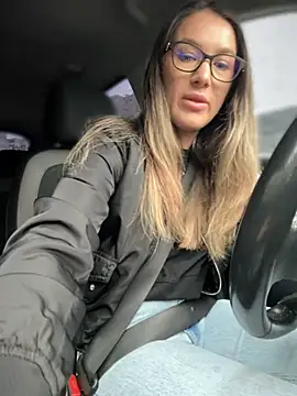 Snapshot of HotXMom chatting on September 12, 2025, 5:29 am HotXMom online show from September 12, 2025, 5:29 am