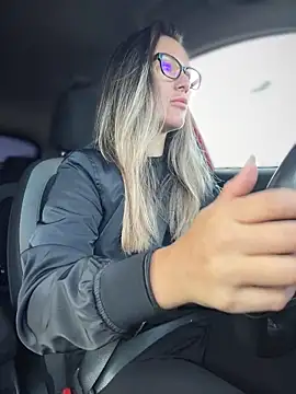 Snapshot of HotXMom chatting on September 18, 2025, 5:53 am HotXMom online show from September 18, 2025, 5:53 am