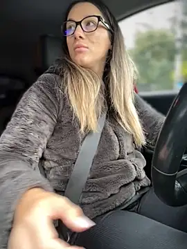 Snapshot of HotXMom chatting on October 6, 2025, 5:49 am HotXMom online show from October 6, 2025, 5:49 am