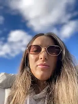 Snapshot of HotXMom chatting on October 19, 2025, 11:55 am HotXMom online show from October 19, 2025, 11:55 am