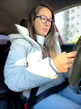 Snapshot of HotXMom chatting on October 20, 2025, 6:03 am HotXMom online show from October 20, 2025, 6:03 am