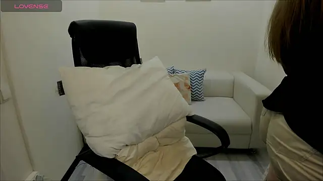 Snapshot of AlisaBacker chatting on December 13, 2024, 1:12 pm AlisaBacker online show from December 13, 2024, 1:12 pm