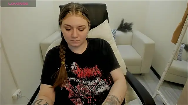 Snapshot of AlisaBacker chatting on December 27, 2024, 10:37 pm AlisaBacker online show from December 27, 2024, 10:37 pm