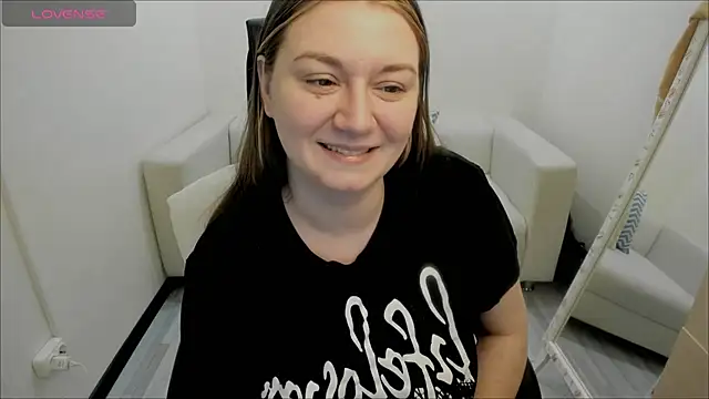 Snapshot of AlisaBacker chatting on January 11, 2025, 1:37 am AlisaBacker online show from January 11, 2025, 1:37 am